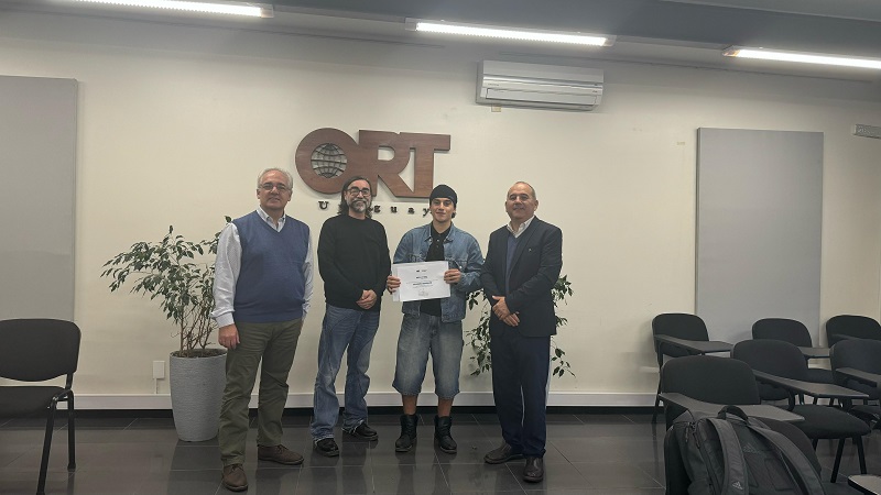 *De izquierda a derecha: Daniel Domínguez, Fabián Barros, Joaquín Bebekián y Oscar Aguirre*