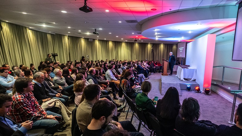 Del aula al mundo: graduación de carreras cortas de la Facultad de Diseño
