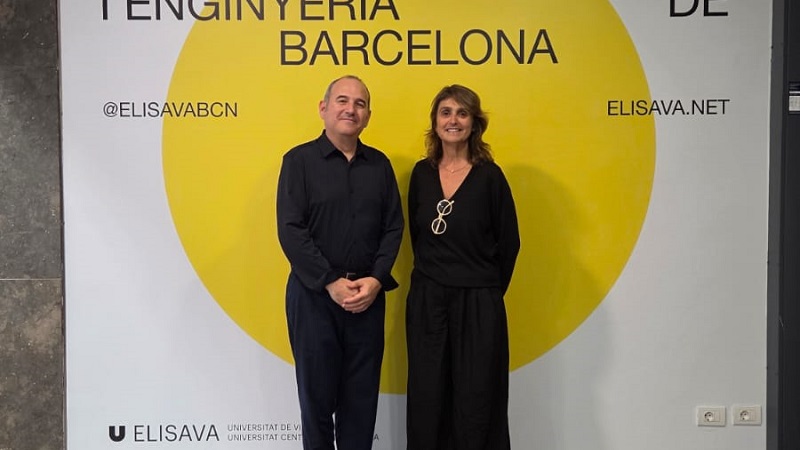 *El Lic. Oscar Aguirre junto con Cristina Taverner, decana de Elisava*