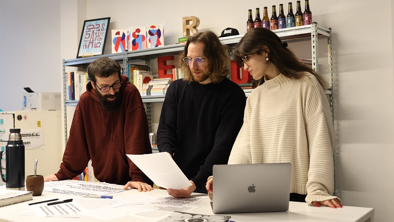 *De izquierda a derecha: Mat&iacute;as Di Iorio, Fernando D&iacute;az y Avril Ponce De Le&oacute;n*