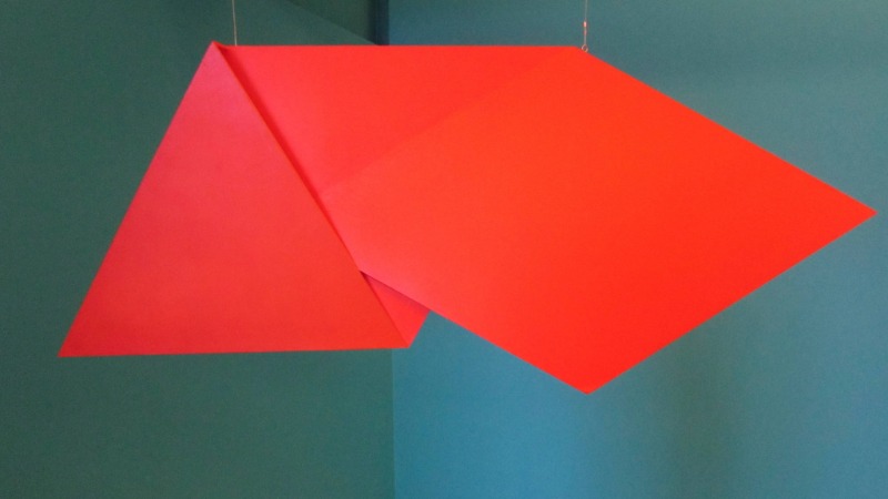 *Spatial Relief (red) REL 036, H&eacute;lio Oiticica (fotograf&iacute;a por Rept0n1x). Fuente: Wikimedia Commons. Licencia: Creative Commons Atribuci&oacute;n-CompartirIgual 3.0 (CC BY-SA 3.0).*