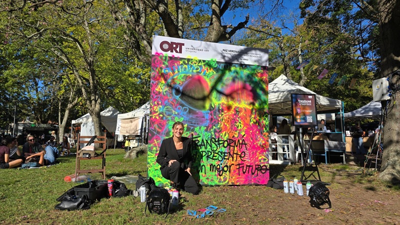 Intervenci&oacute;n art&iacute;stica de una dise&ntilde;adora gr&aacute;fica y estudiante de Arte y Tecnolog&iacute;a en Degusto