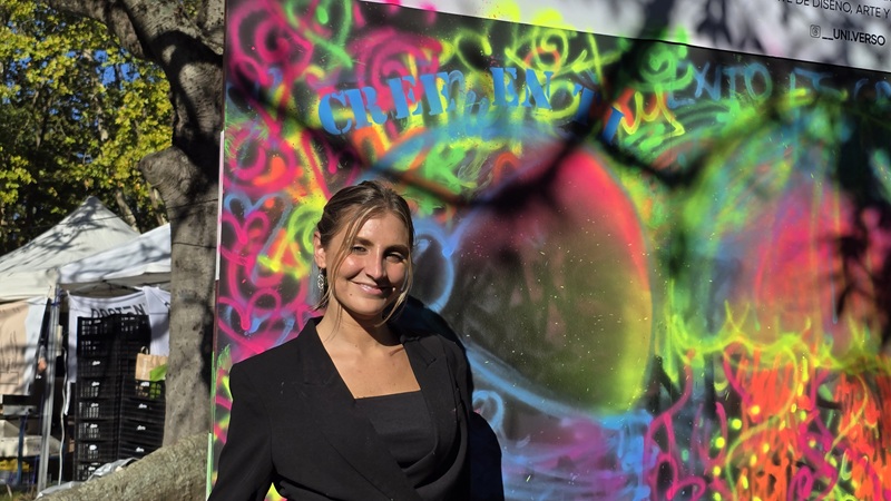 Intervenci&oacute;n art&iacute;stica de una dise&ntilde;adora gr&aacute;fica y estudiante de Arte y Tecnolog&iacute;a en Degusto