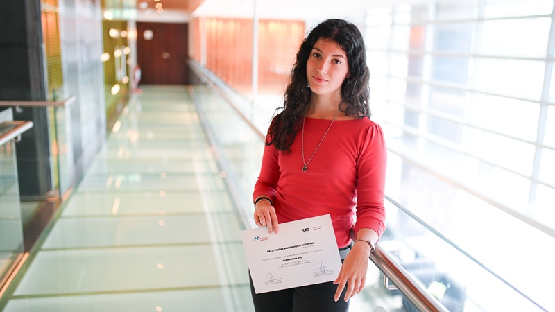 *Juana Lema, ganadora de la Beca Montevideo Shopping. Fuente: Montevideo Shopping*