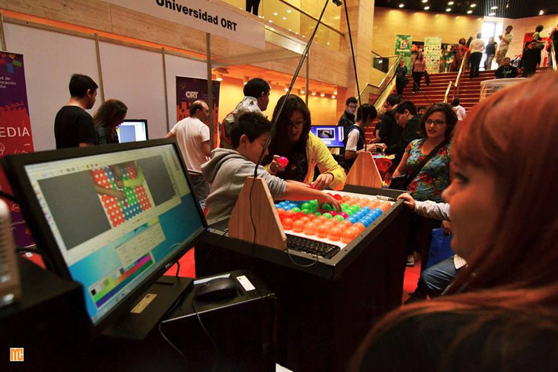 Stand de la universidad en 2015. Foto: Montevideo Cómics.