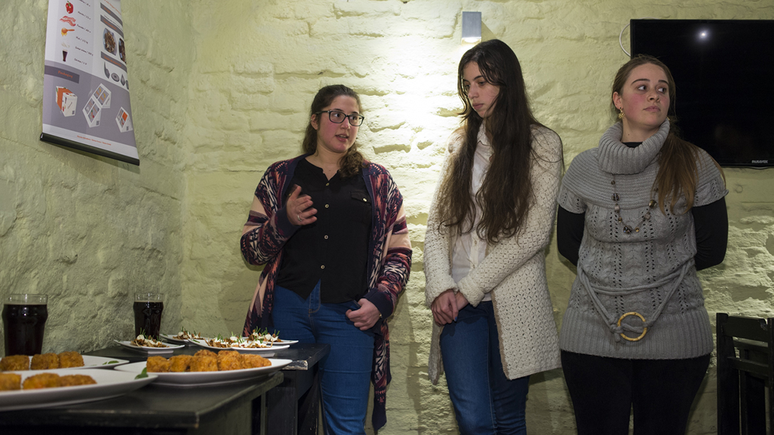 Carrut, por Marcela Balladares, Rosina Santos y Bianca Kunze (de izq. a der.). Foto: Universidad ORT Uruguay.